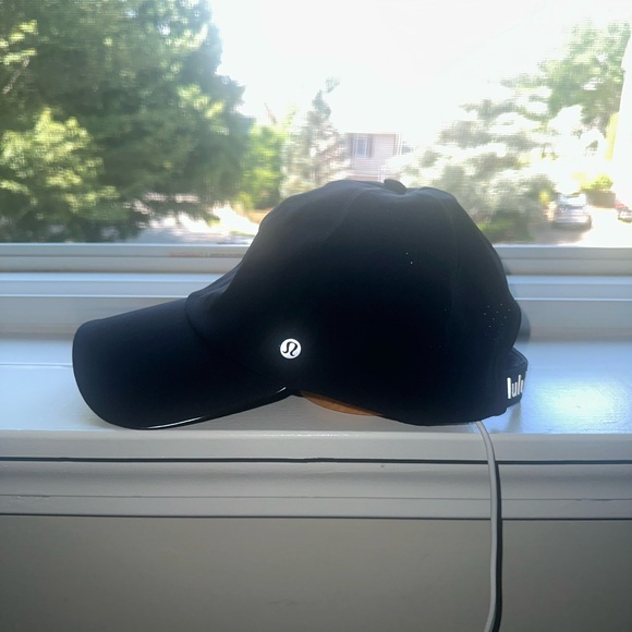 *****SOLD***** NWOT Black Lululemon Running Free Baseball Cap - Picture 2 of 7